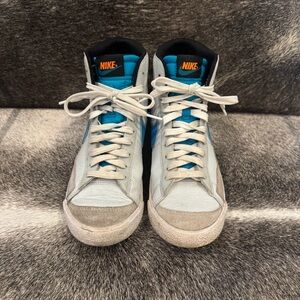 Nike Boy’s High-Top Sneakers - Light blue and Bright Blue